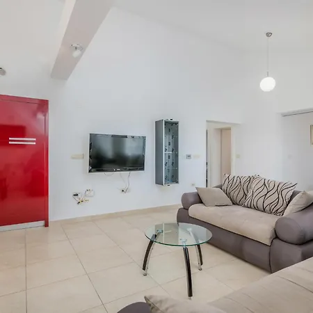 Lovely Apartment In Salatici With Kitchen Salatić