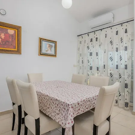 Διαμέρισμα Lovely In Salatici With Kitchen *