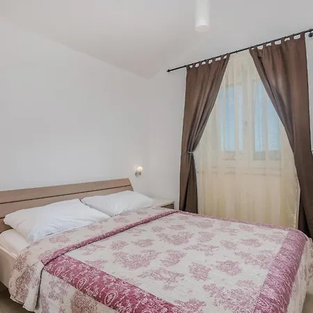 Lovely In Salatici With Kitchen Διαμέρισμα