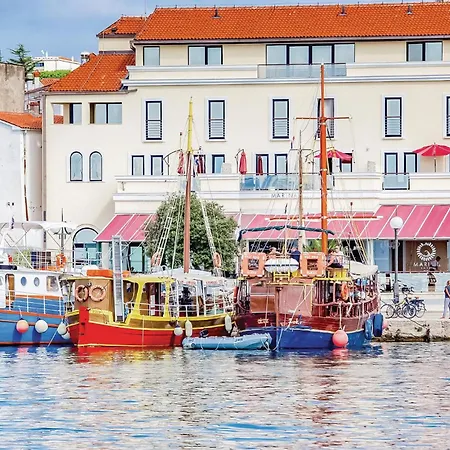 Lovely In Salatici With Kitchen * Salatić
