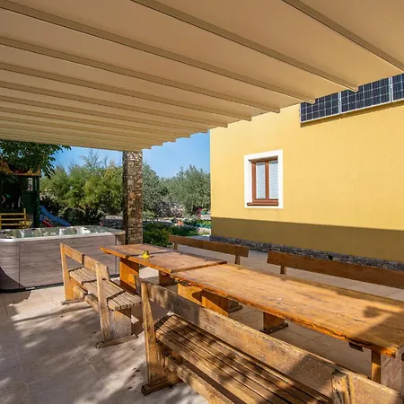 Gorgeous Apartment In Salatici *