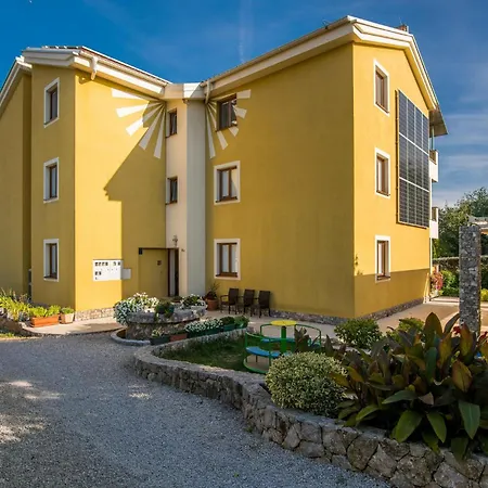 Lovely In Salatici With Kitchen Salatić