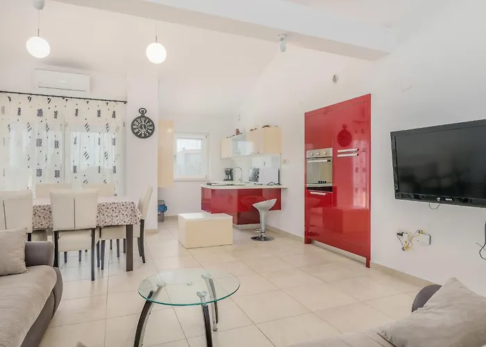 Amazing Apartment In Salatici Apartman