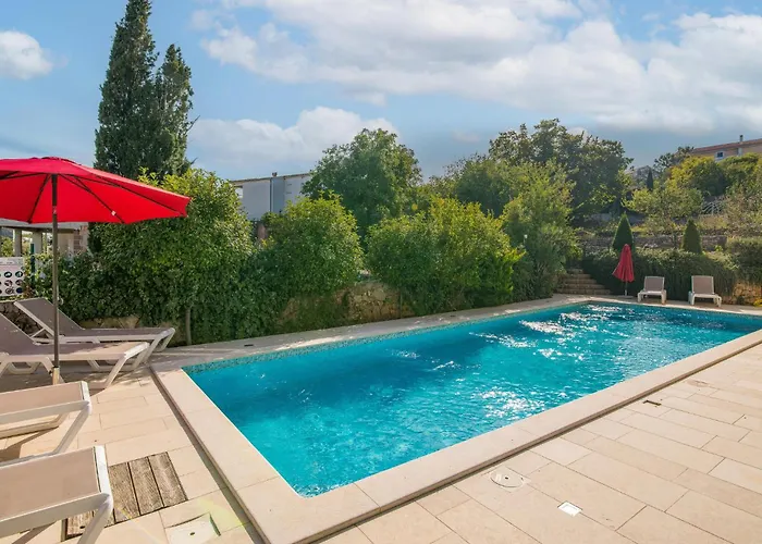 Amazing Apartment In Salatici