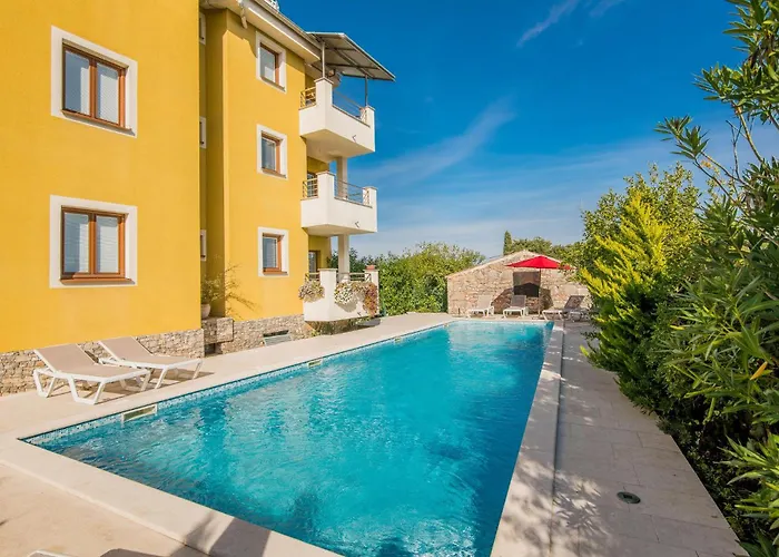 Amazing Apartment In Salatici